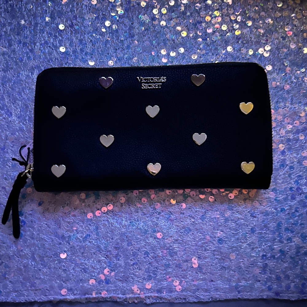 💛💛💛Brand New Victoria’s Secret Gold Hearts Wallet 💛💛💛